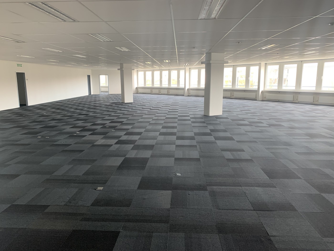 Bureau de 380-1021m², photo 2 sur 5