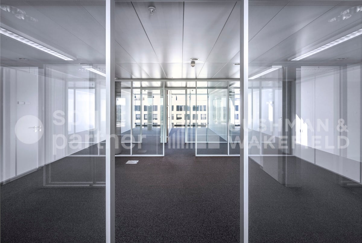 2300m² office