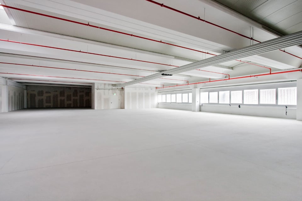 784m² objet industriel, photo 1 sur 10