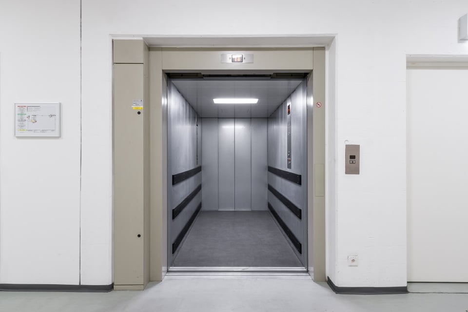 784m² objet industriel, photo 5 sur 10