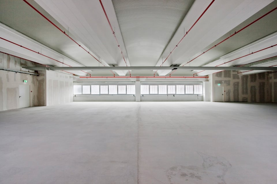 784m² objet industriel, photo 2 sur 10