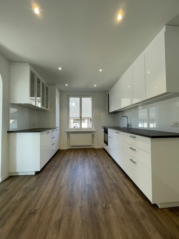 Appartement de 3 ½ pièces

Ce magnifique appartement est situé au centre de Spreitenbach et ne laissera aucun souhait non exaucé aux futurs locataires.

Appartement :

- pièces baignées de lumière
- sol en vinyle dans toutes les pièces de vie
- cuisine avec des appareils de haute qualité
- salle de , photo 1 sur 7