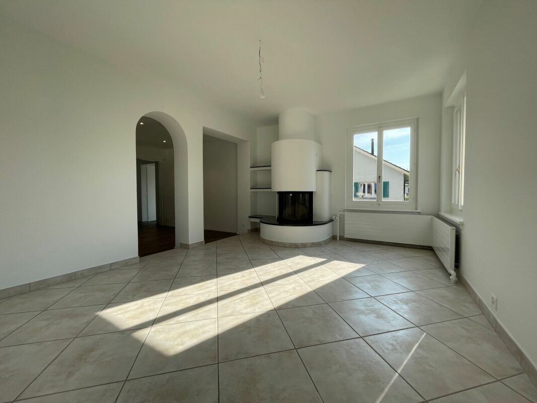 Appartement de 3 ½ pièces

Ce magnifique appartement est situé au centre de Spreitenbach et ne laissera aucun souhait non exaucé aux futurs locataires.

Appartement :

- pièces baignées de lumière
- sol en vinyle dans toutes les pièces de vie
- cuisine avec des appareils de haute qualité
- salle de , photo 3 sur 7
