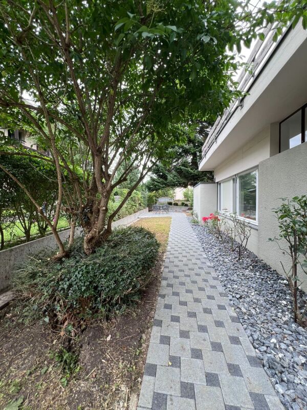 Appartement de 3 ½ pièces

Ce magnifique appartement est situé au centre de Spreitenbach et ne laissera aucun souhait non exaucé aux futurs locataires.

Appartement :

- pièces baignées de lumière
- sol en vinyle dans toutes les pièces de vie
- cuisine avec des appareils de haute qualité
- salle de , photo 5 sur 7