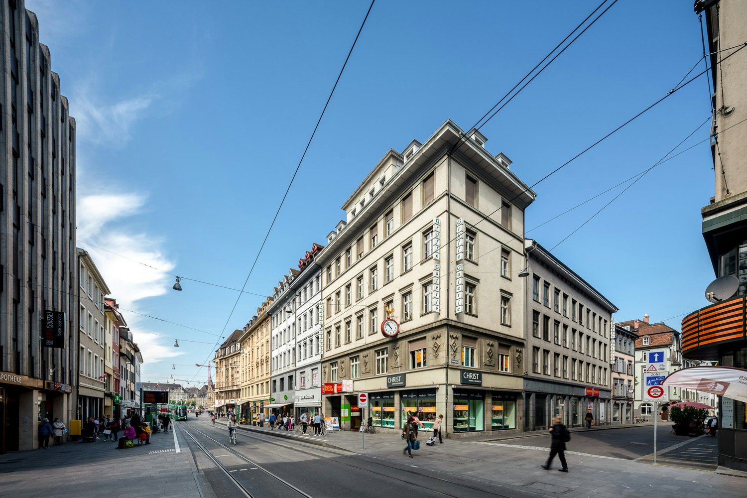 496m² commercial, photo 1 sur 10