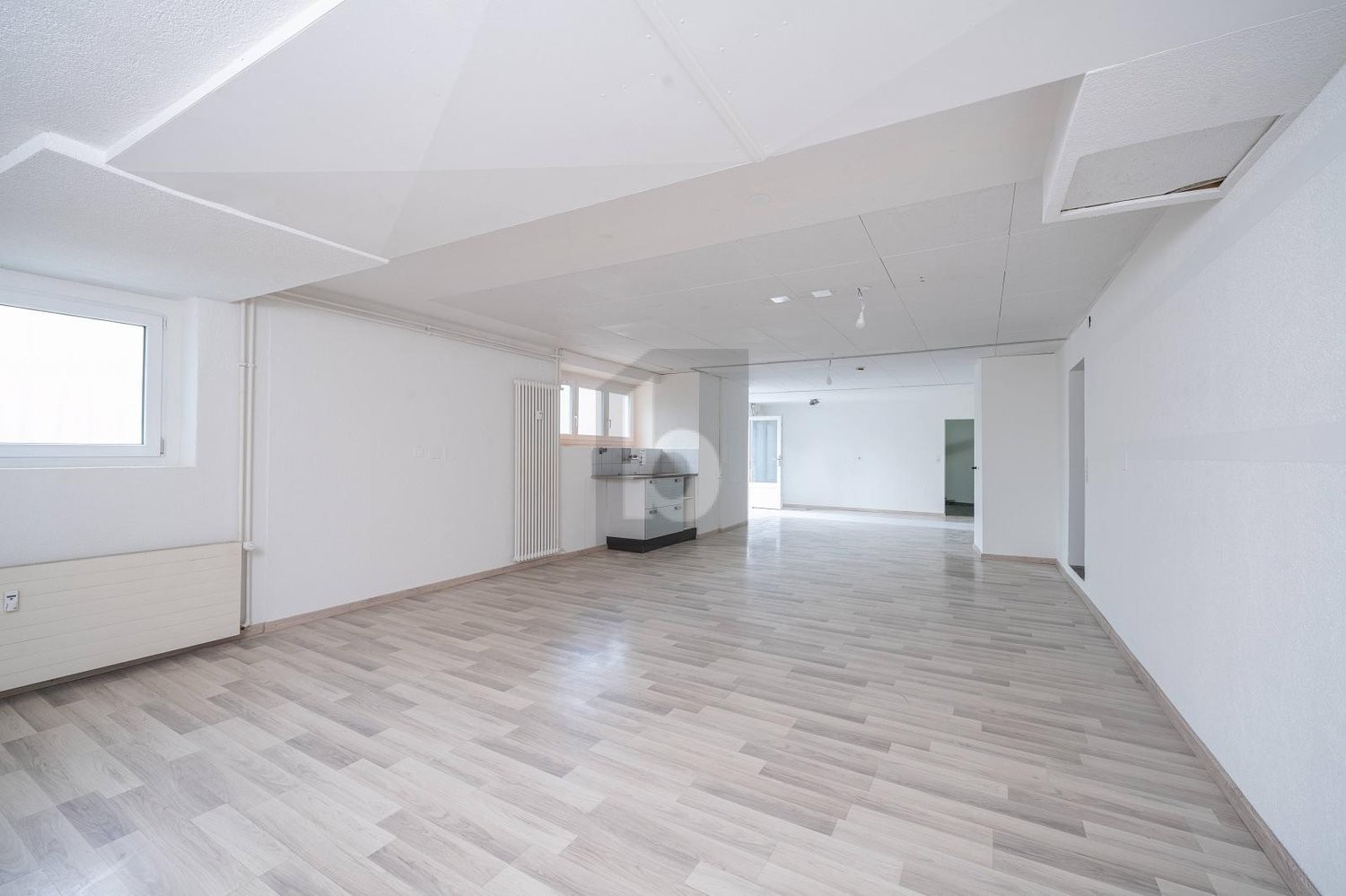 Magasin de 100m², photo 2 sur 4