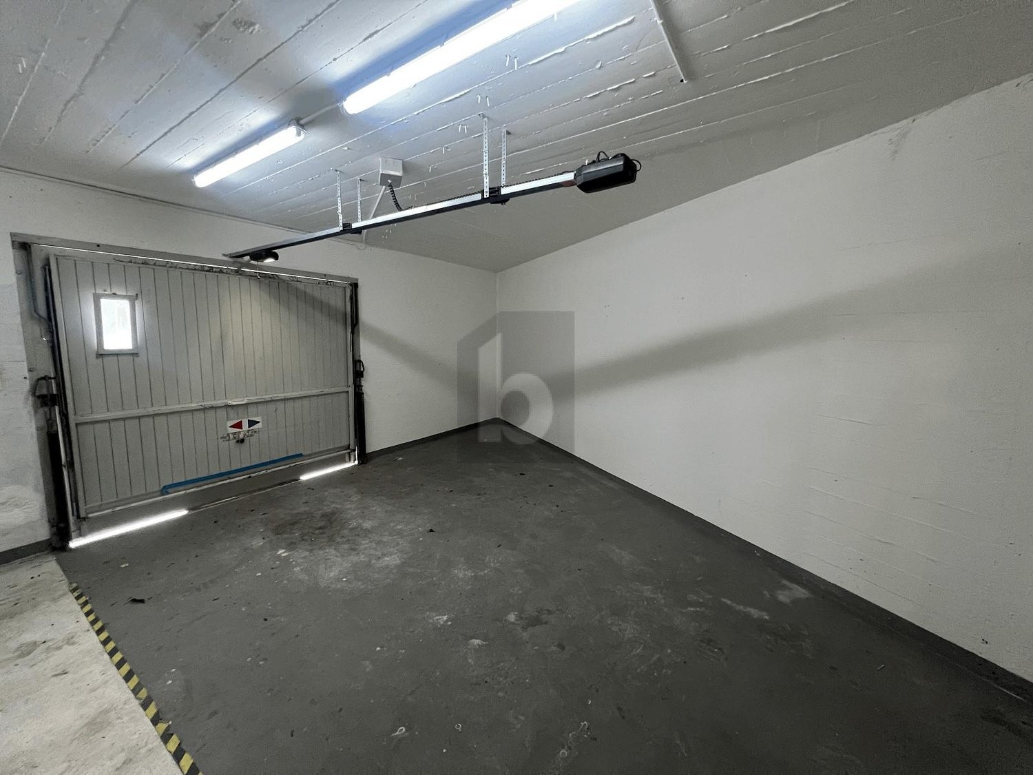 Magasin de 100m², photo 3 sur 4