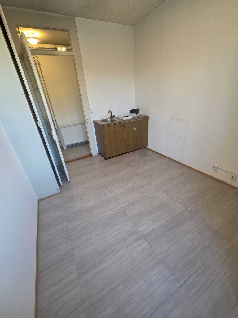 56m² office
