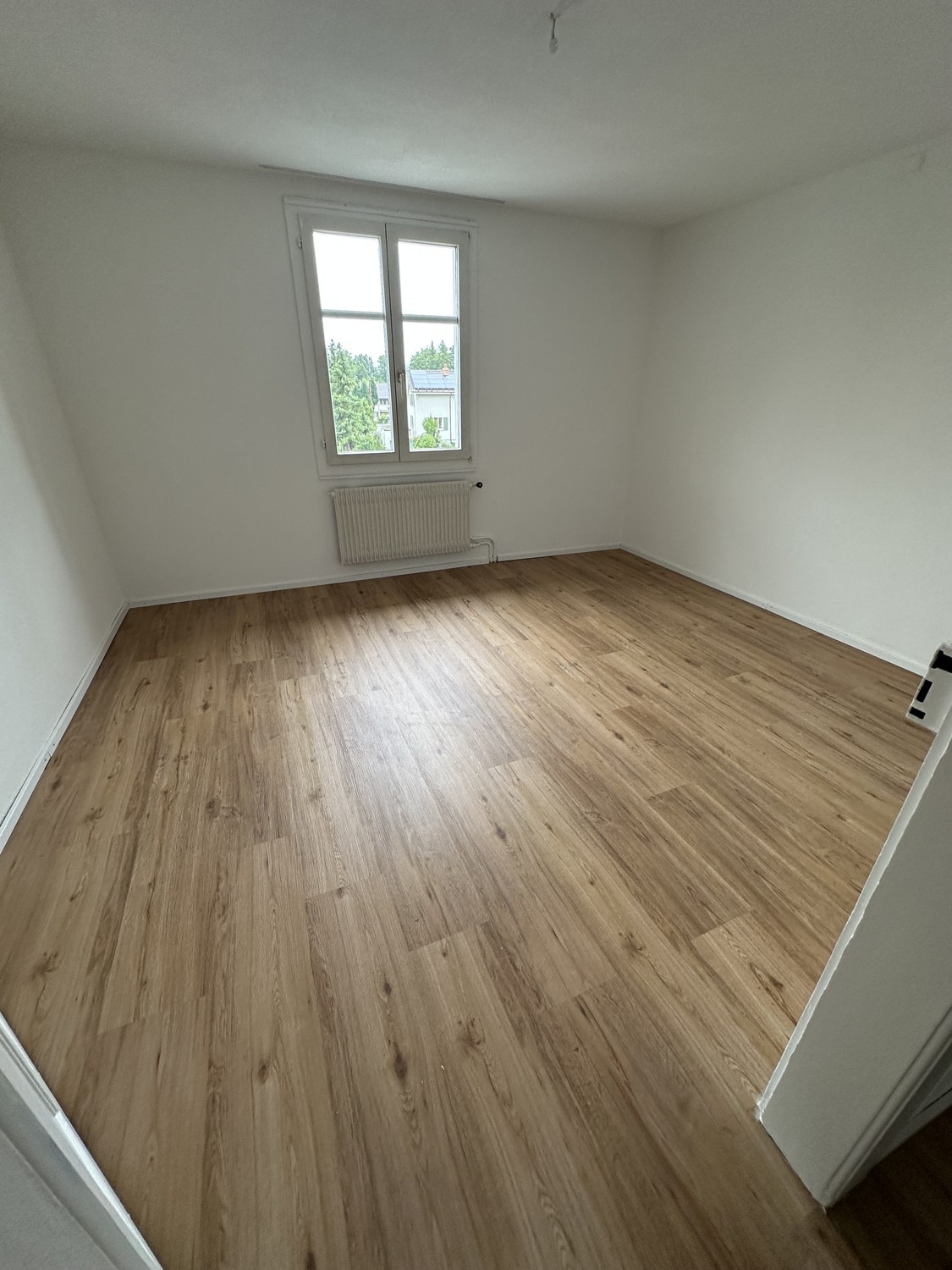 Appartement de 3 ½ pièces

Appartement lumineux, fraîchement rénové en 2025, situé en emplacement central à Buchs SG

Churerstrasse 21, 9470 Buchs SG

En emplacement central à Buchs, nous louons à partir du 1er octobre 2026 un appartement lumineux et bien entretenu, qui a été entièrement rénové en 2, photo 5 sur 9