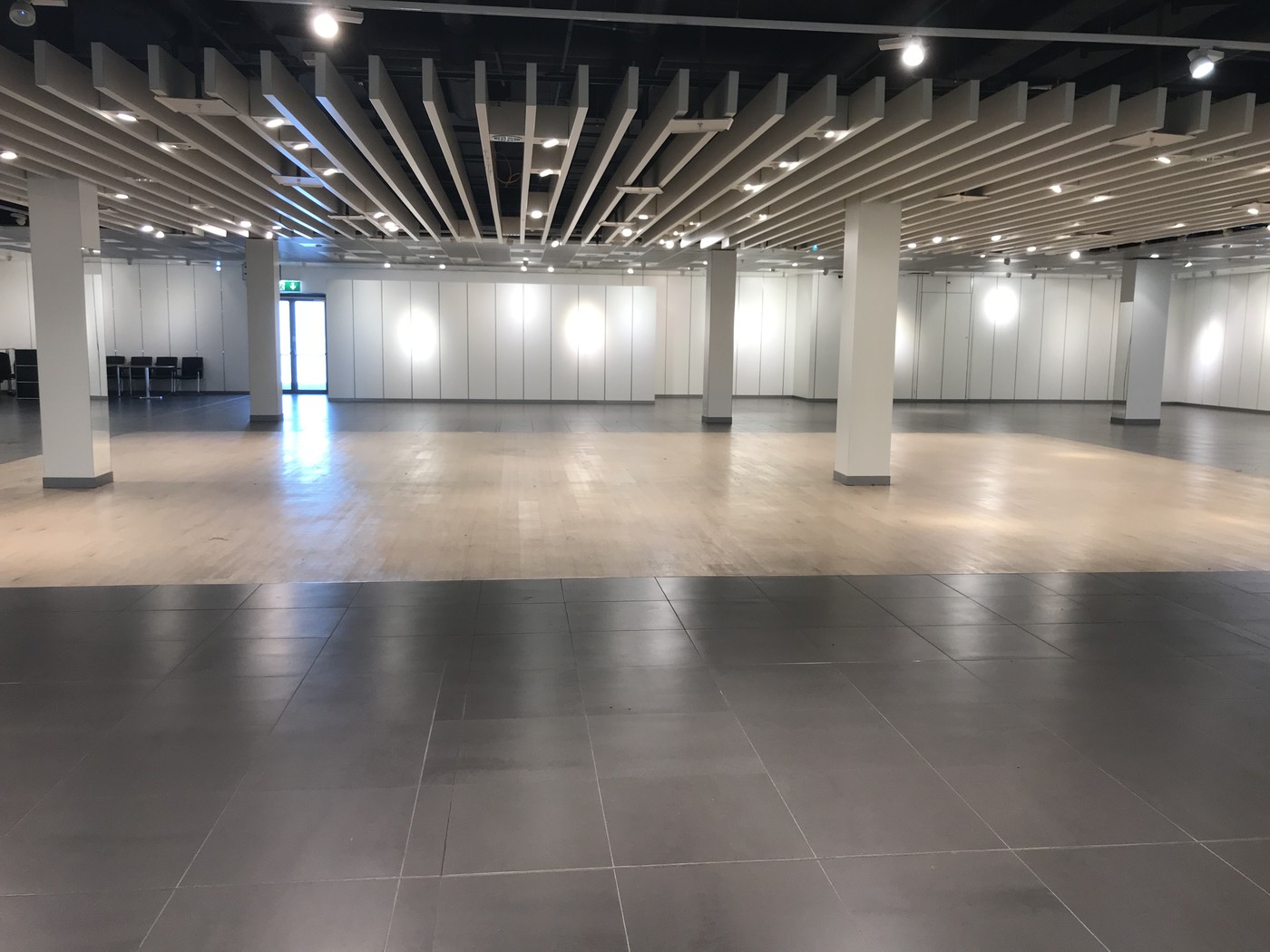 200m² shop