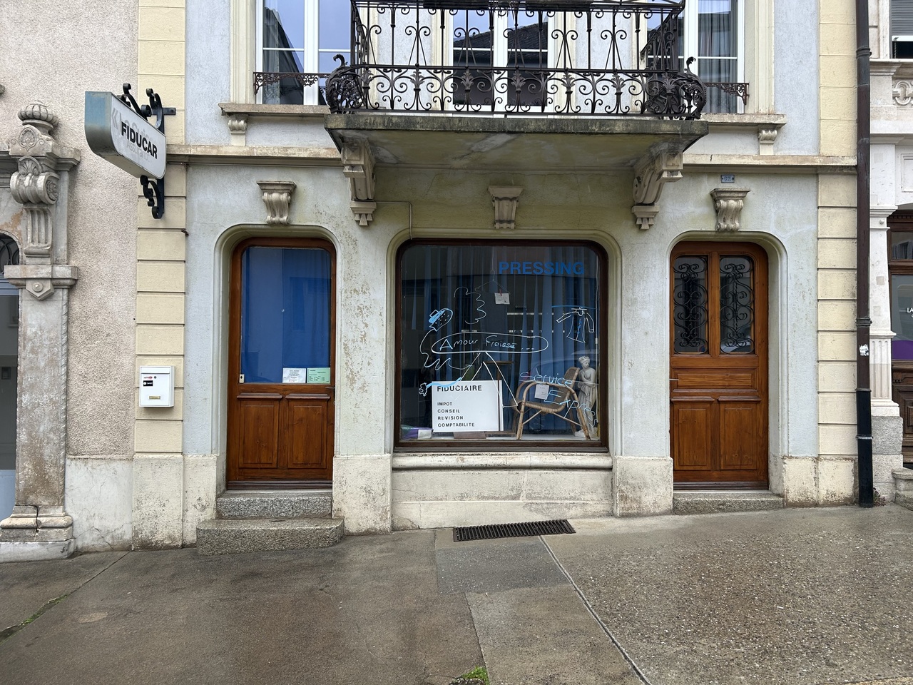 Commercial, photo 1 sur 6