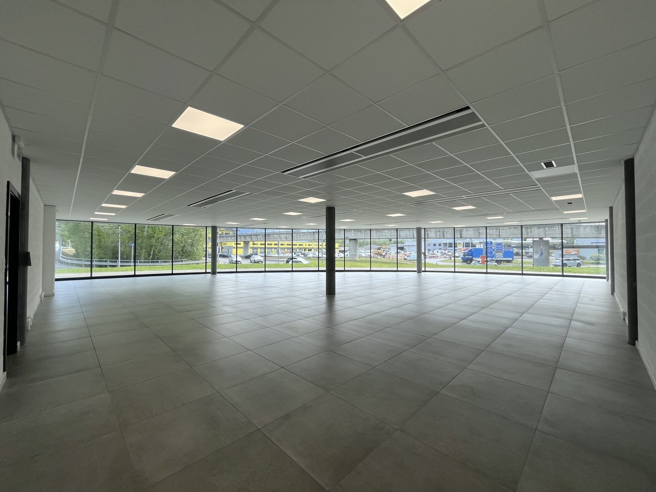 243m² shop, photo 5 sur 6