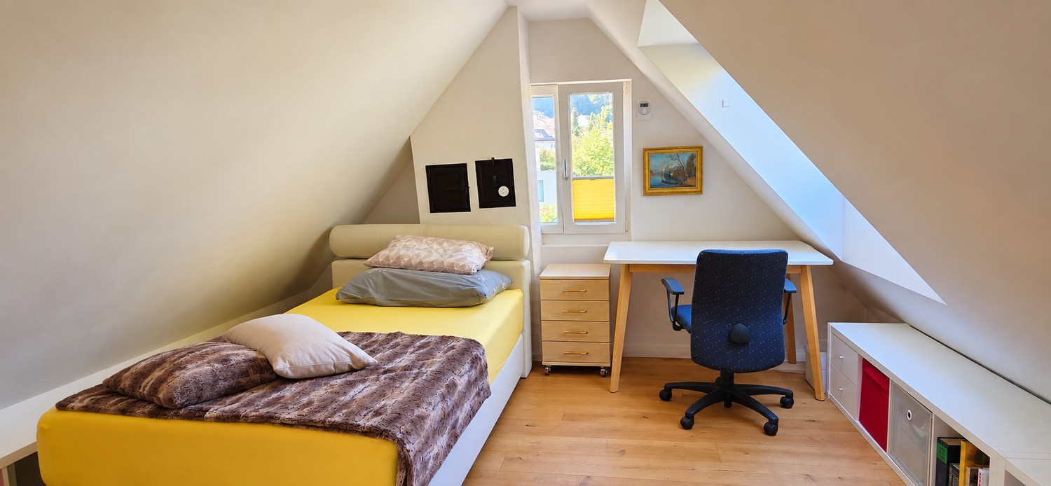 appartement de 2 ½ pièces
descriptif":"meublé, lit d'appoint sur la galerie", photo 6 sur 6