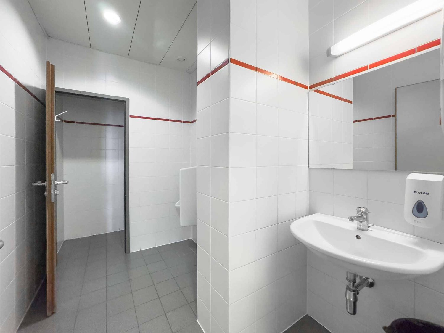 174m² commercial