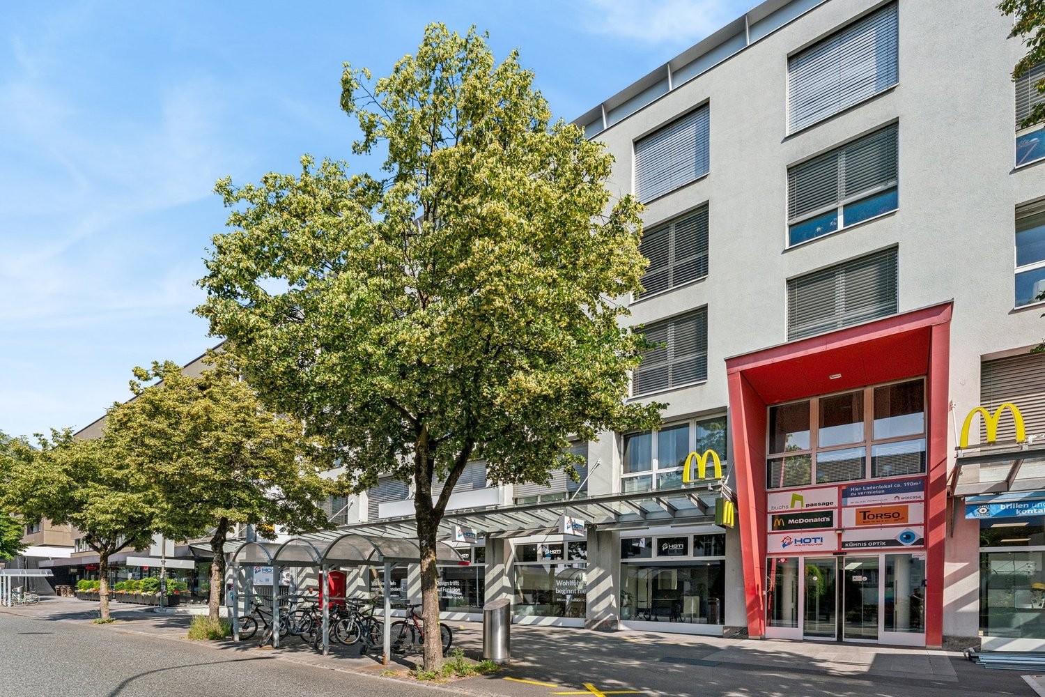 190m² bureau, photo 1 sur 8