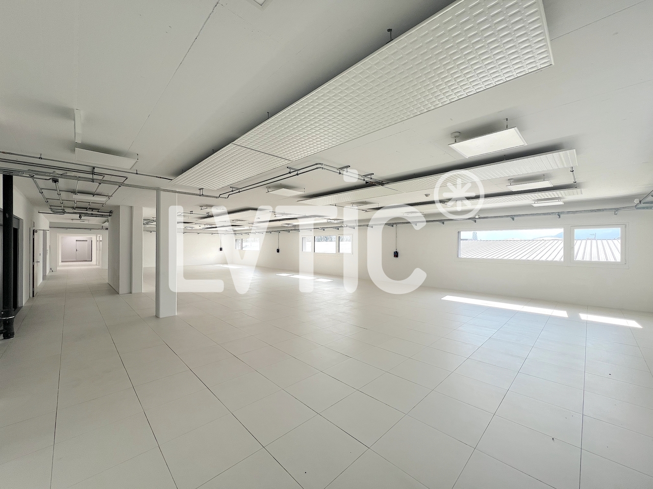 697m² atelier, photo 2 sur 9
