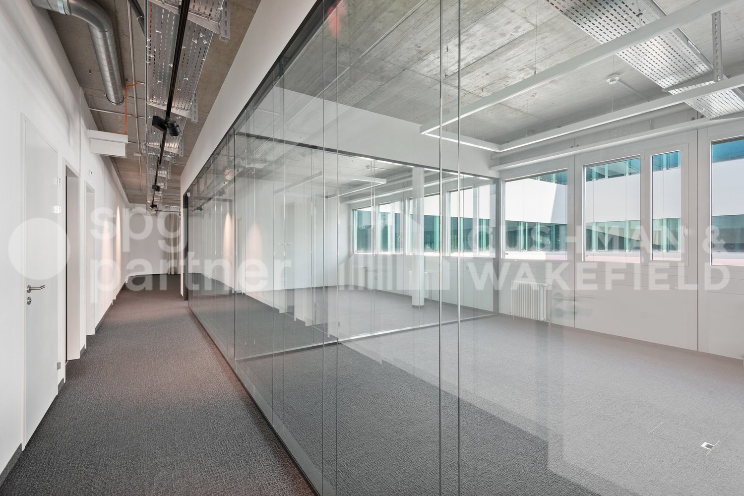 300m² office