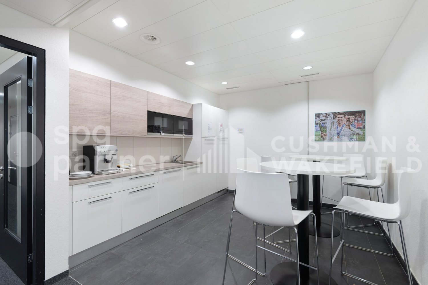 300m² office