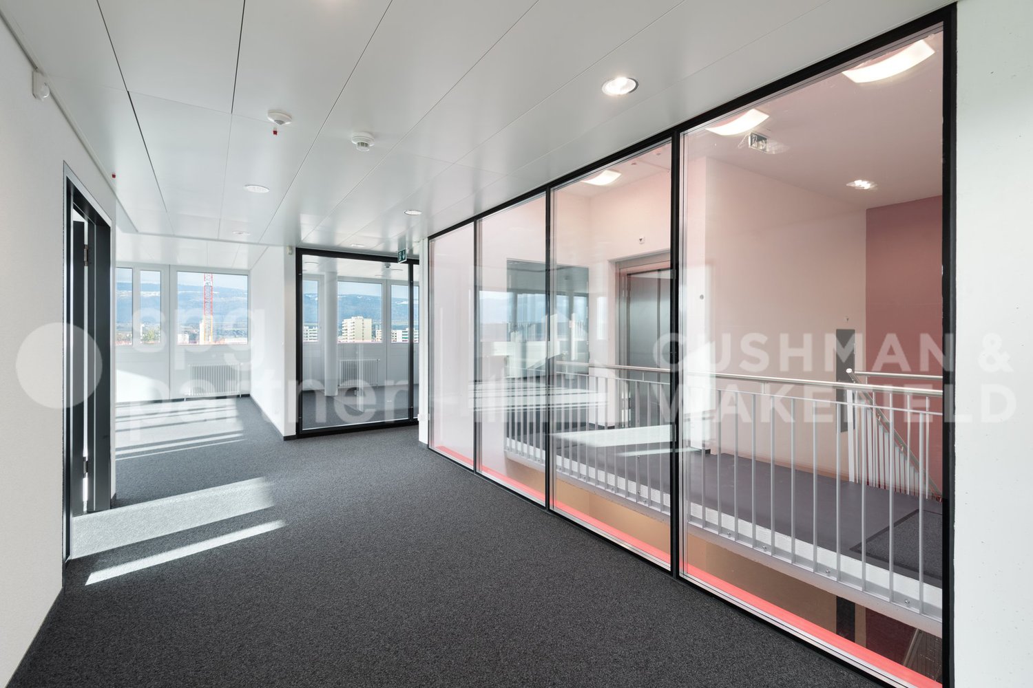 300m² office