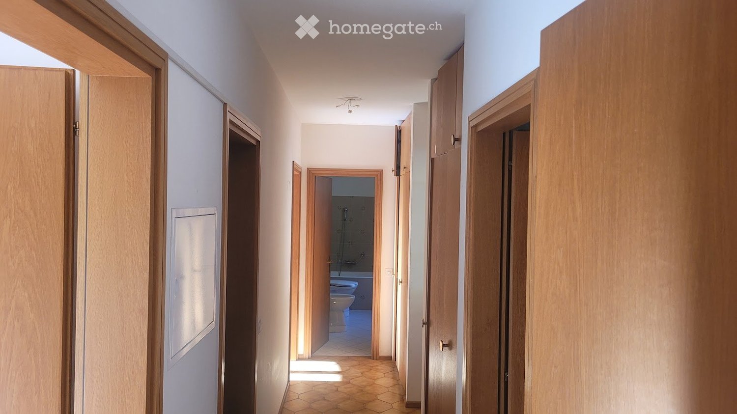 Appartement de 4 ½ pièces

Agra, Collina dOro, dans un contexte de noyau agréable et calme, nous proposons à la location un appartement lumineux de 4,5 pièces, avec une surface habitable d'environ 120 m².
L'habitation offre des espaces généreux et bien répartis et se compose de trois chambres à couc