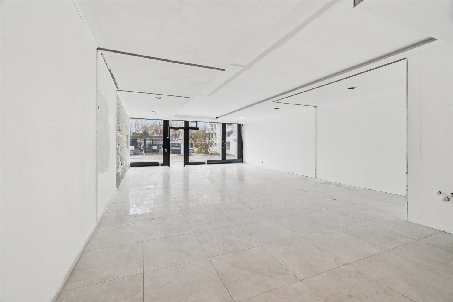 164m² commercial, photo 3 sur 8