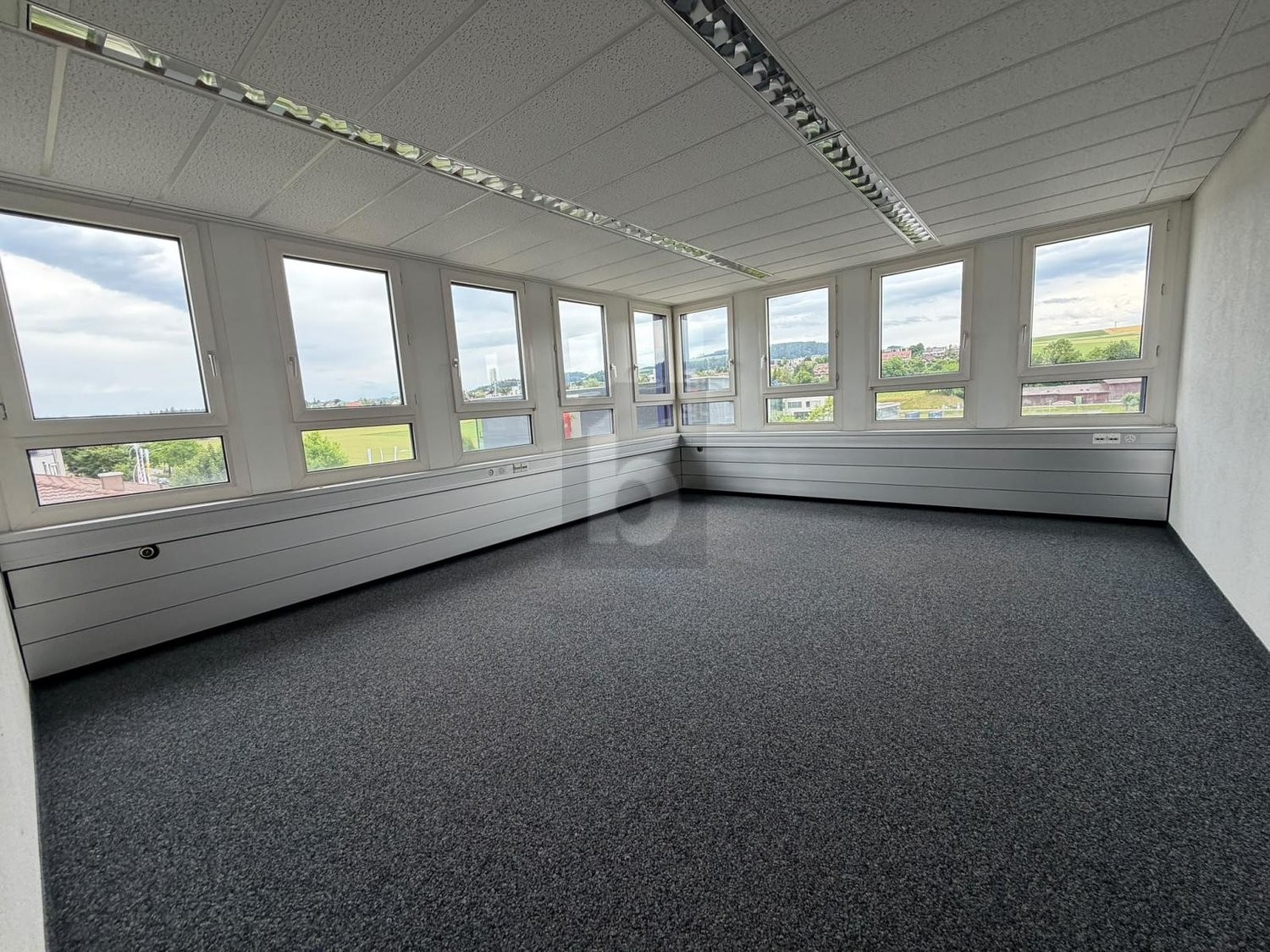 180m² office