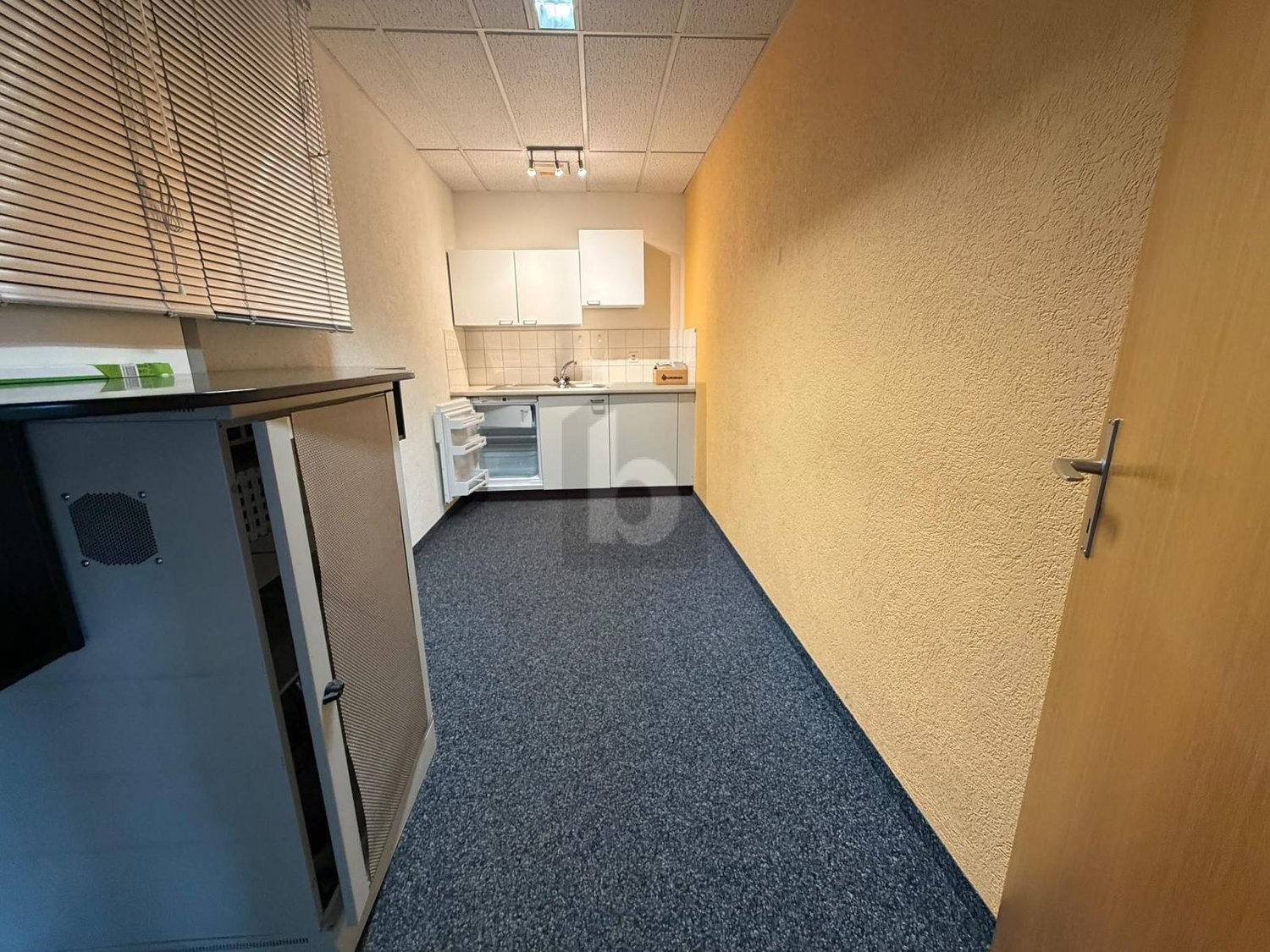 180m² office