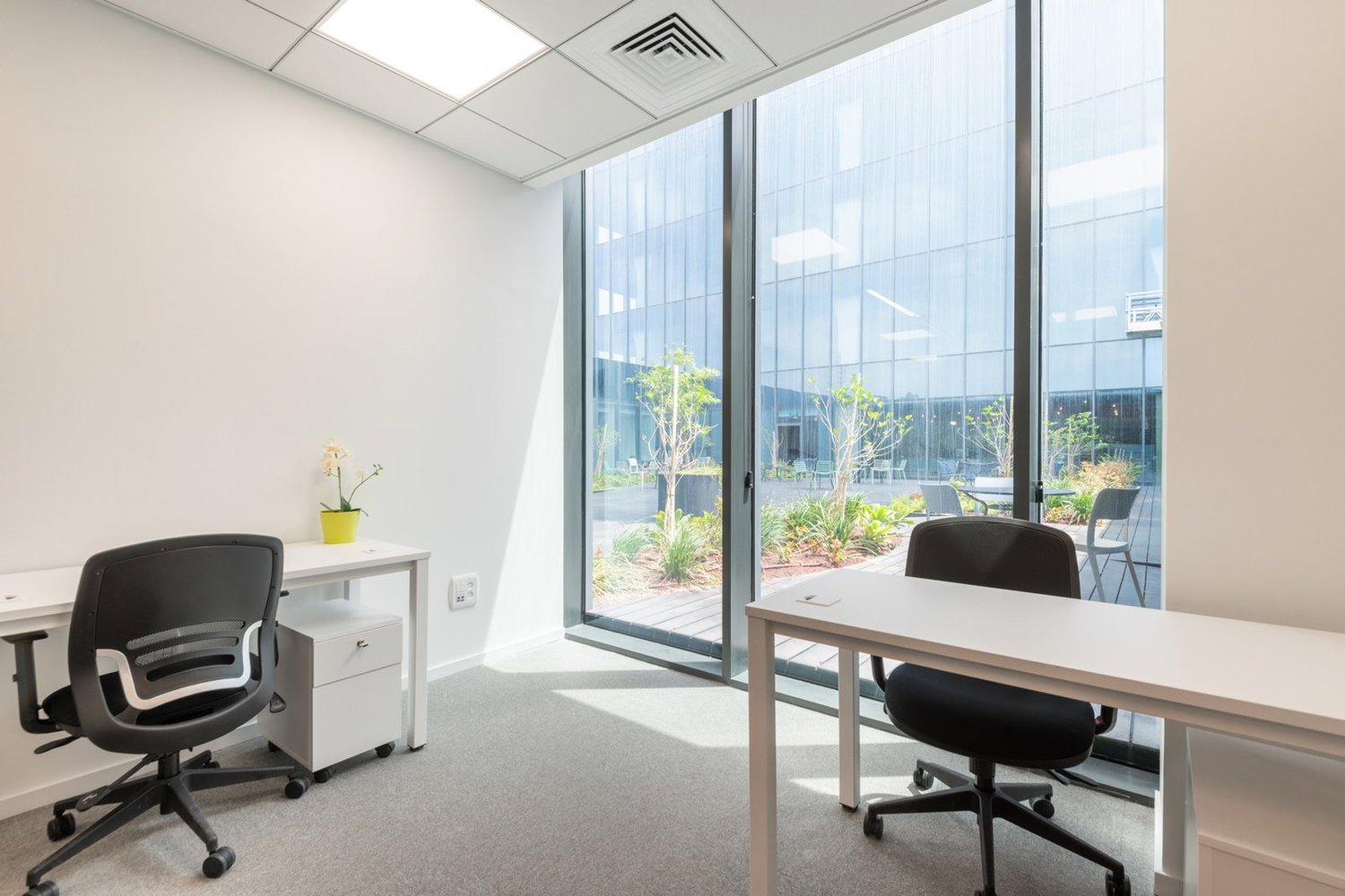 Office, photo 1 sur 8