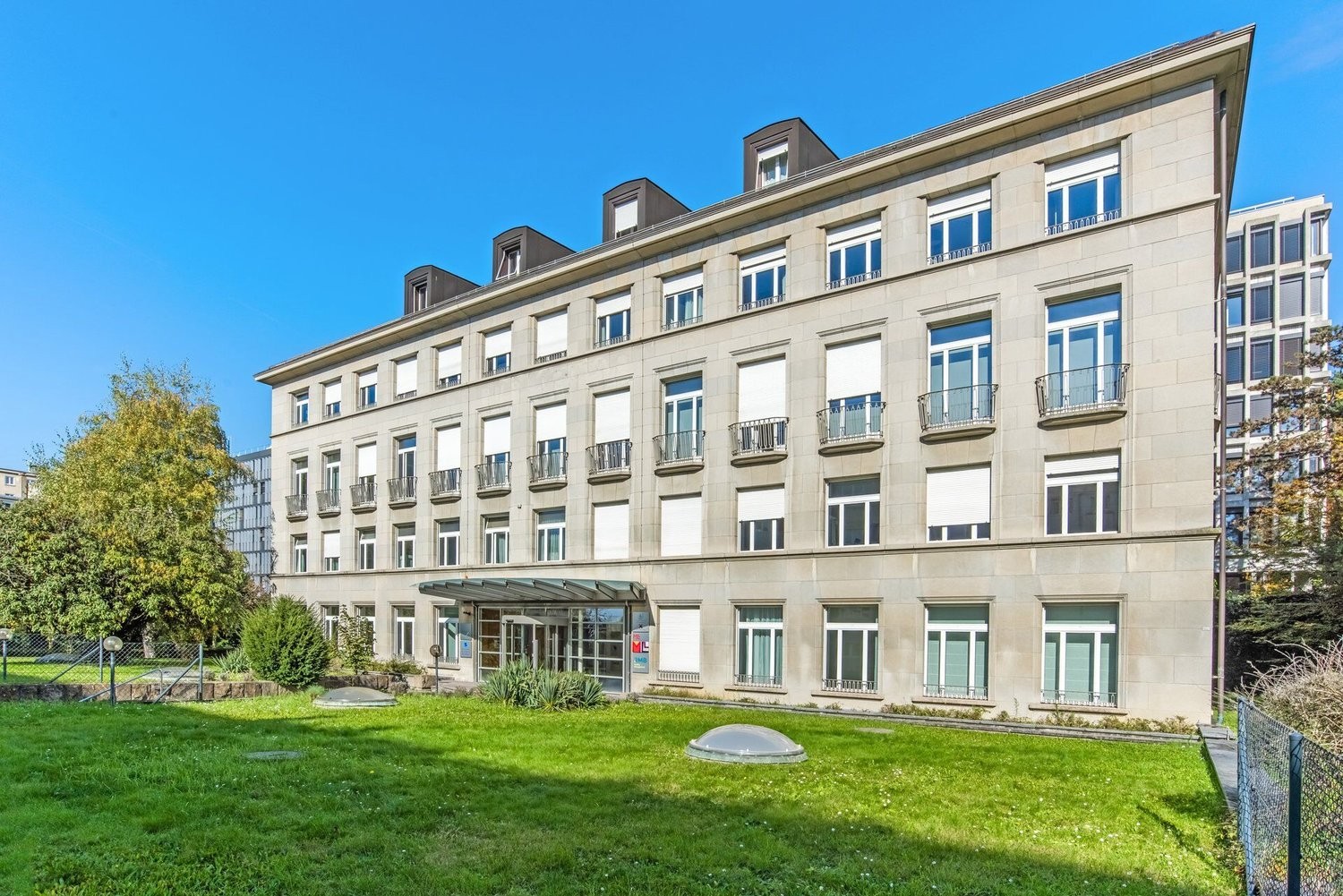 202m² office