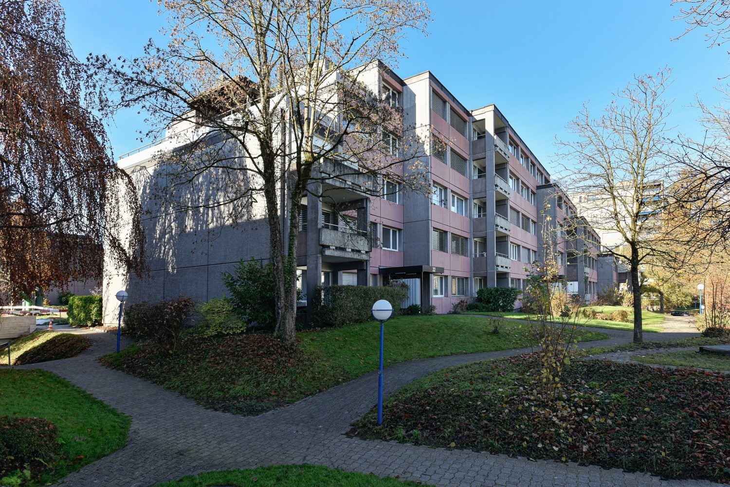 Per sofort oder nach Vereinbarung vermieten wir im Röhrliberg 22/24/26, 6330 Cham, einen Auto-Einstellplatz.

Haben wir Ihr Interesse geweckt? Bei allfälligen Fragen stehen wir Ihnen gerne zur Verfügung.
