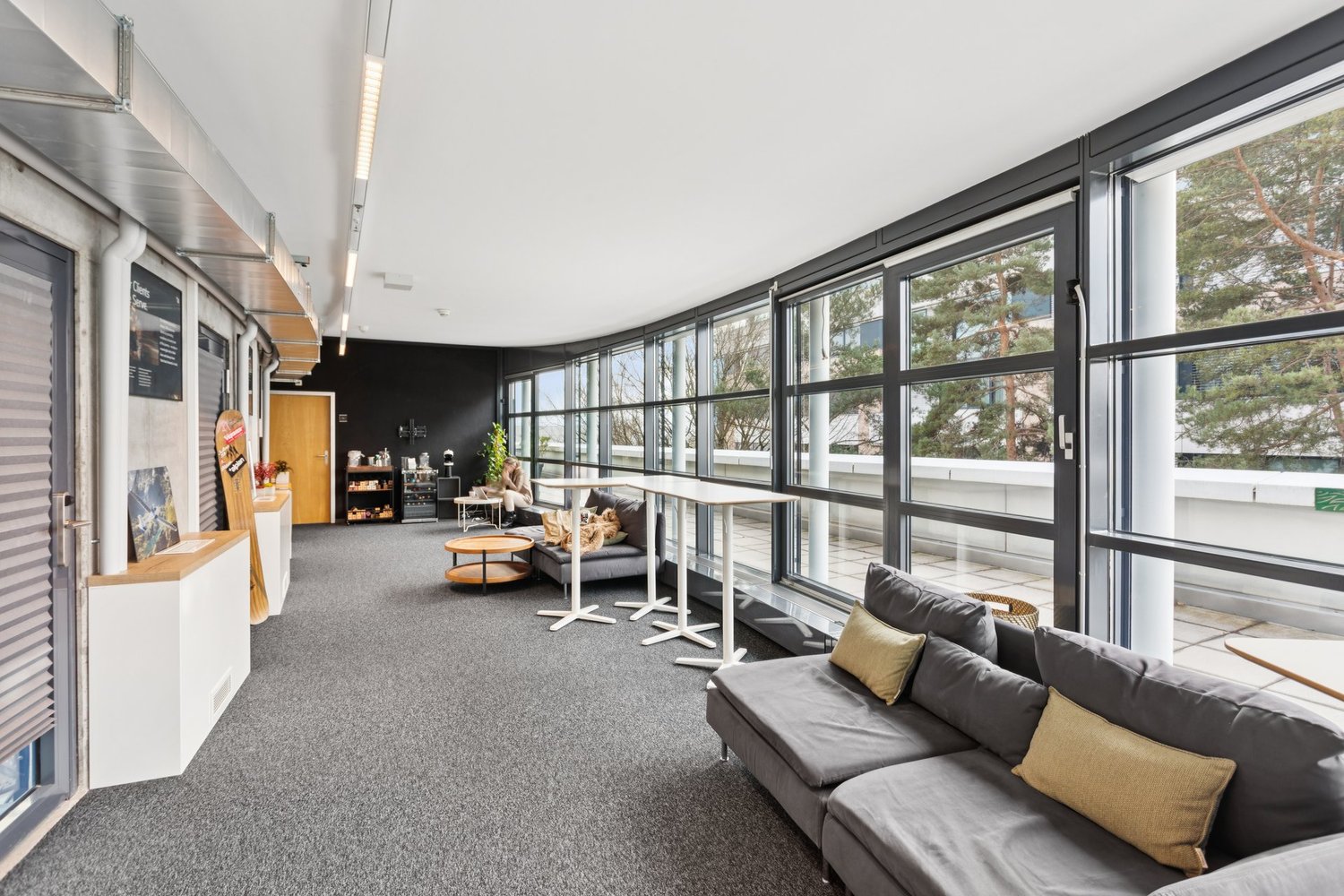 1100m² office