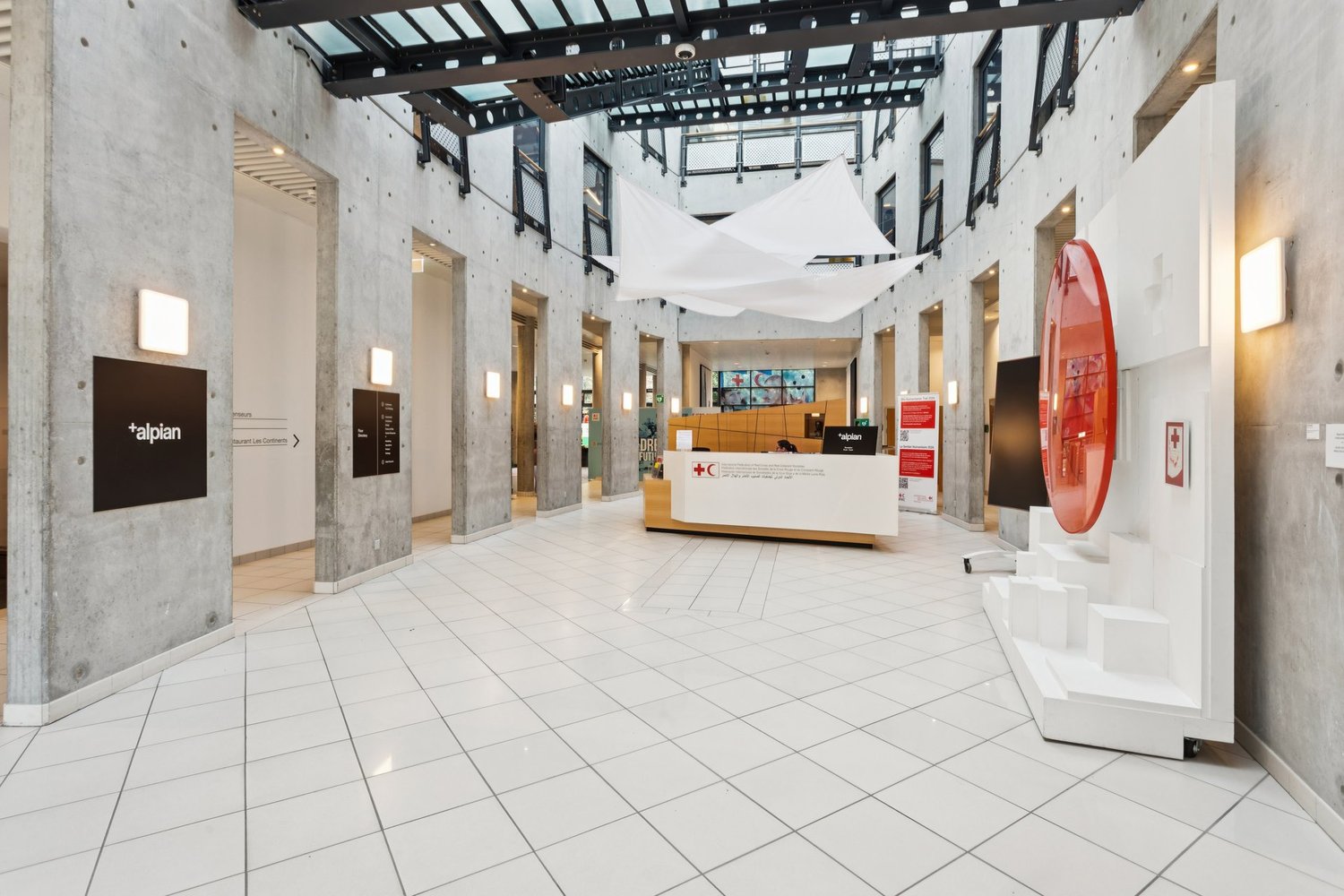 1100m² office
