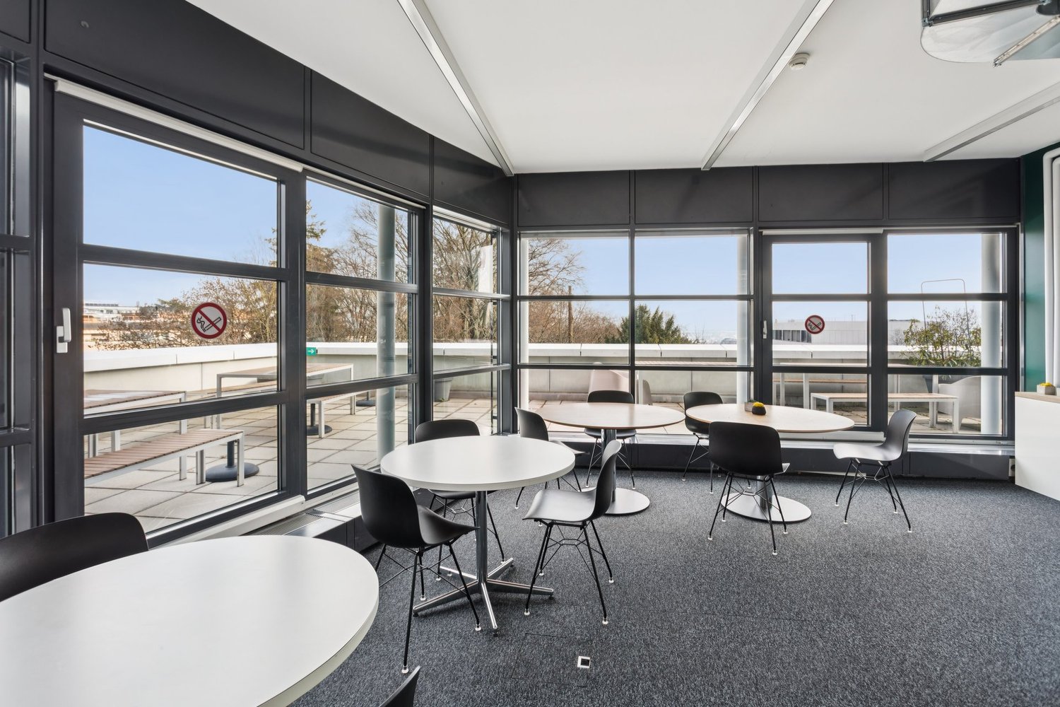 1100m² office