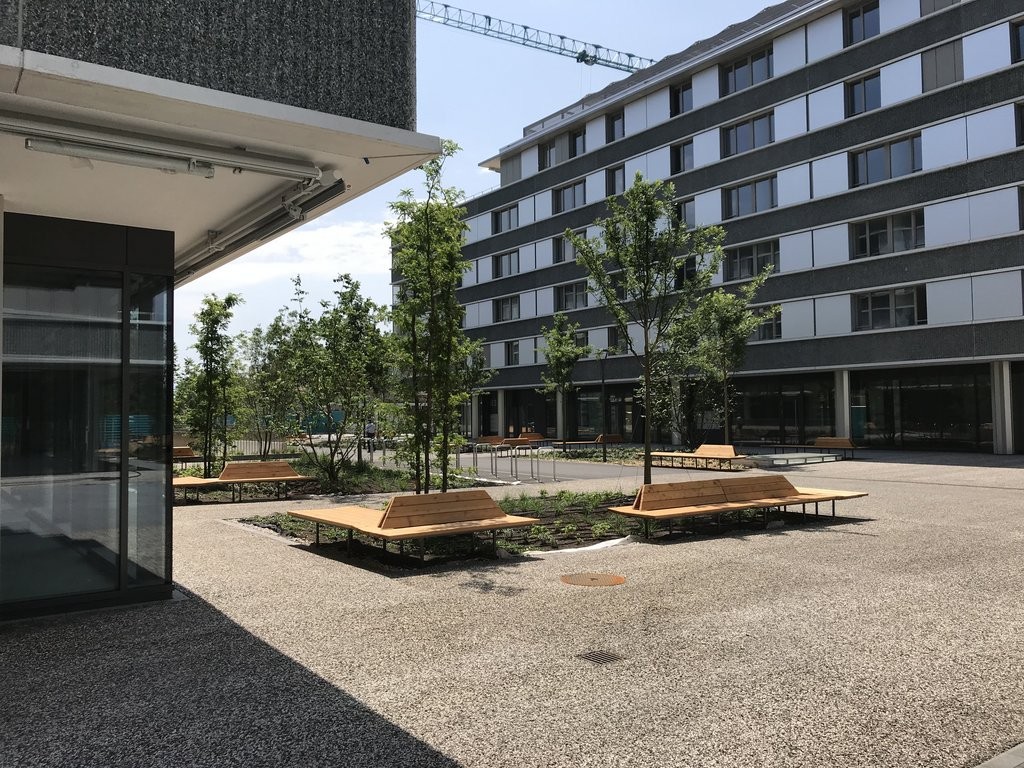 42m² shop
