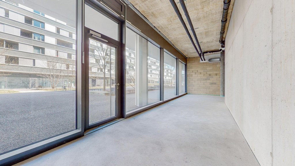 42m² shop