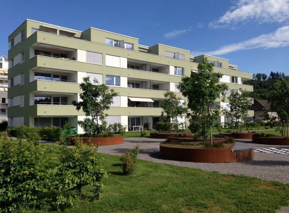 Place de parc souterrain à louer en EMPLACEMENT TOP dès maintenant !   
  
\- Possibilité de stationnement sûre et confortable dans un emplacement de premier ordre.   
- À proximité directe de la gare   
\- Loyer par mois : CHF 120.00 (excl. TVA).   
  
Réservez votre place de parc pratique au cœur 