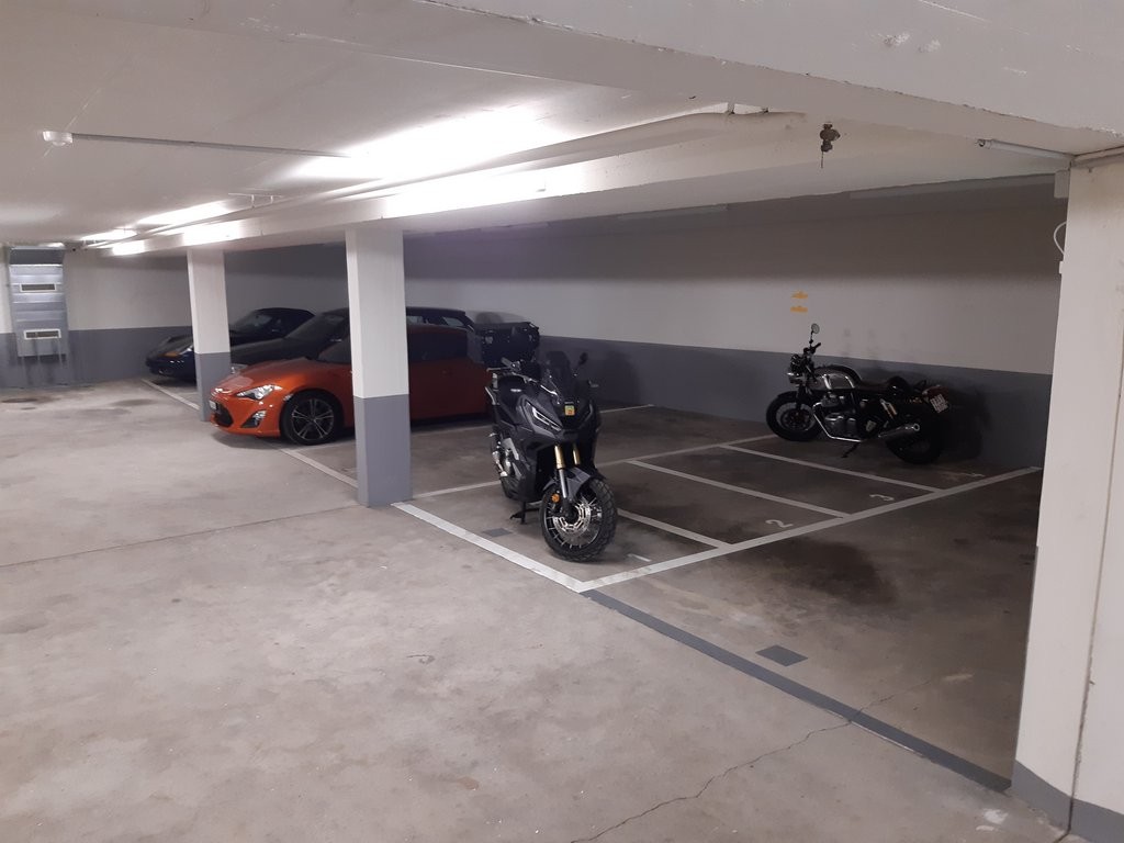 Places de parc couvertes pour vélos