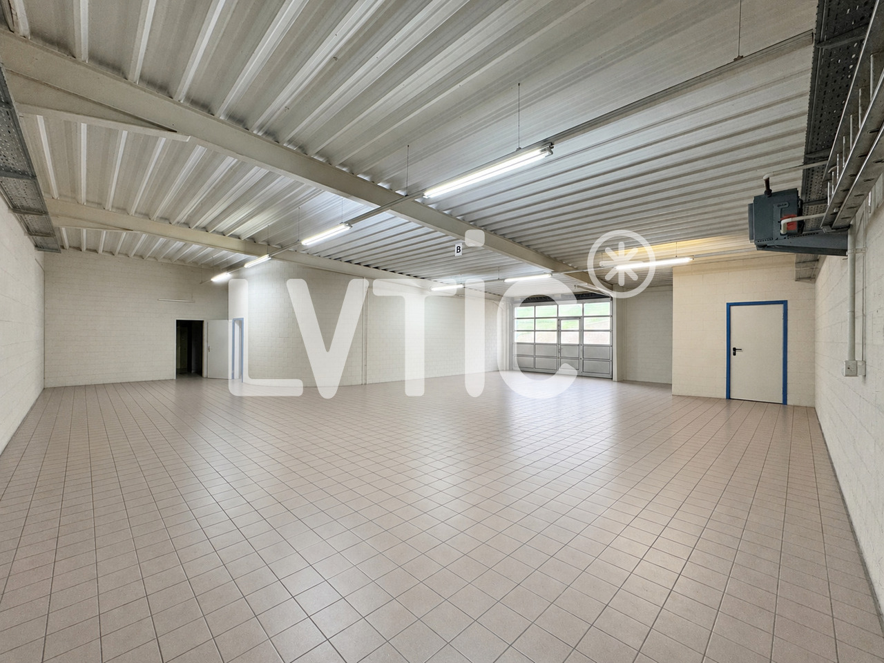 578m² storage room