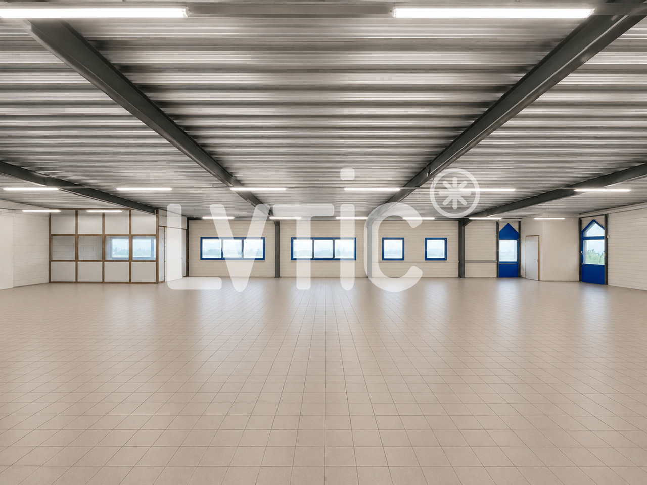 578m² storage room