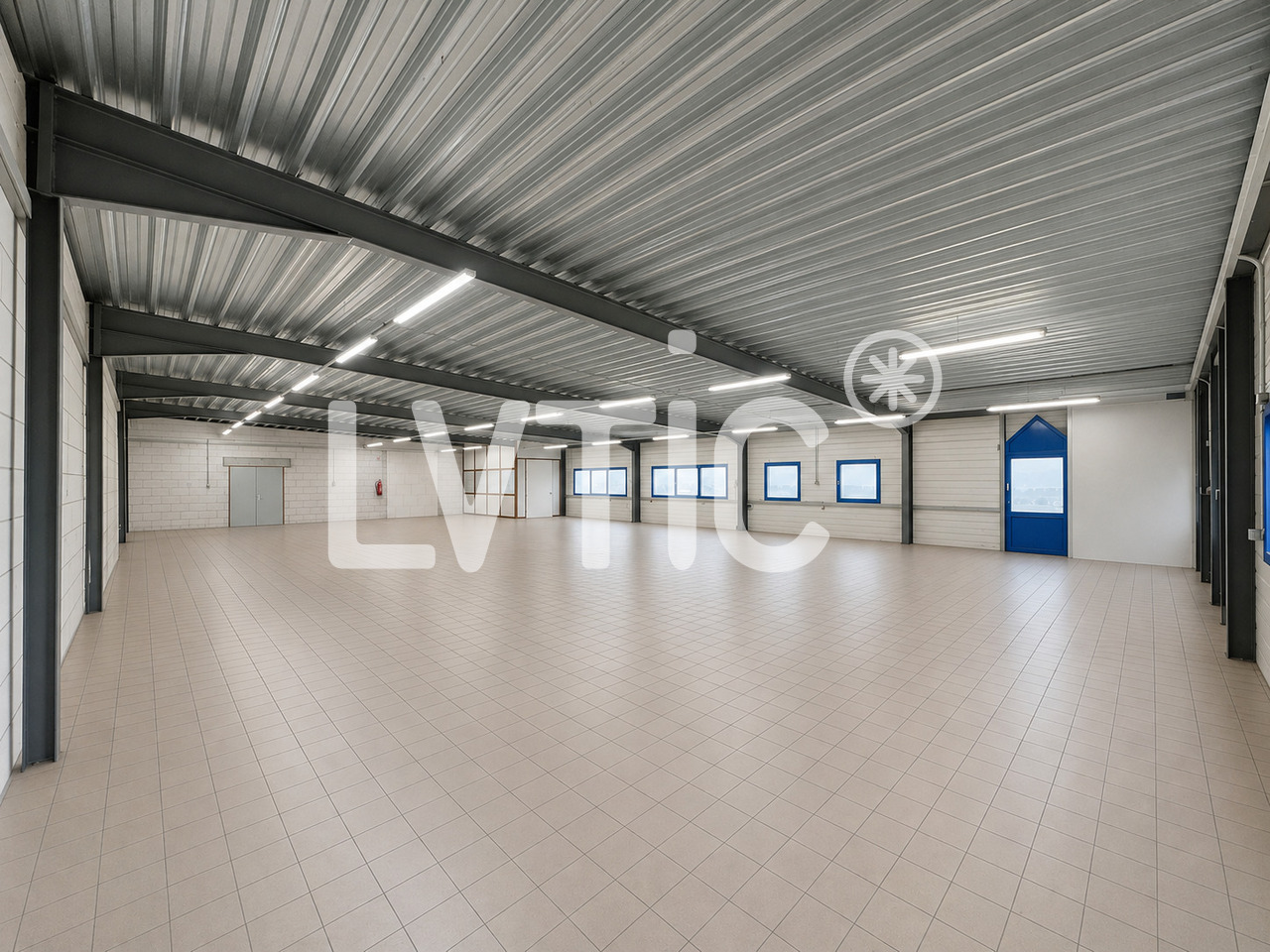 578m² storage room