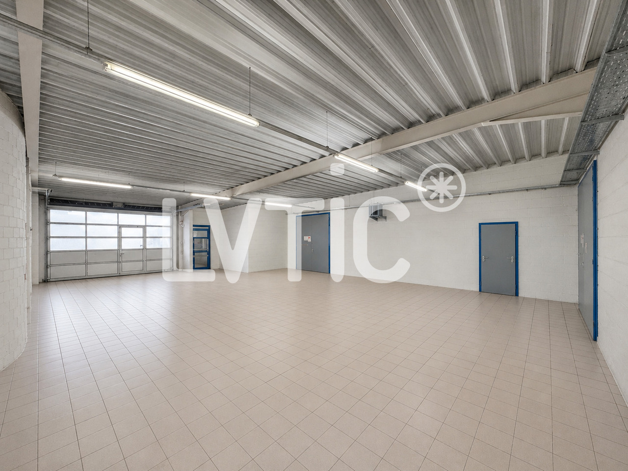 578m² storage room