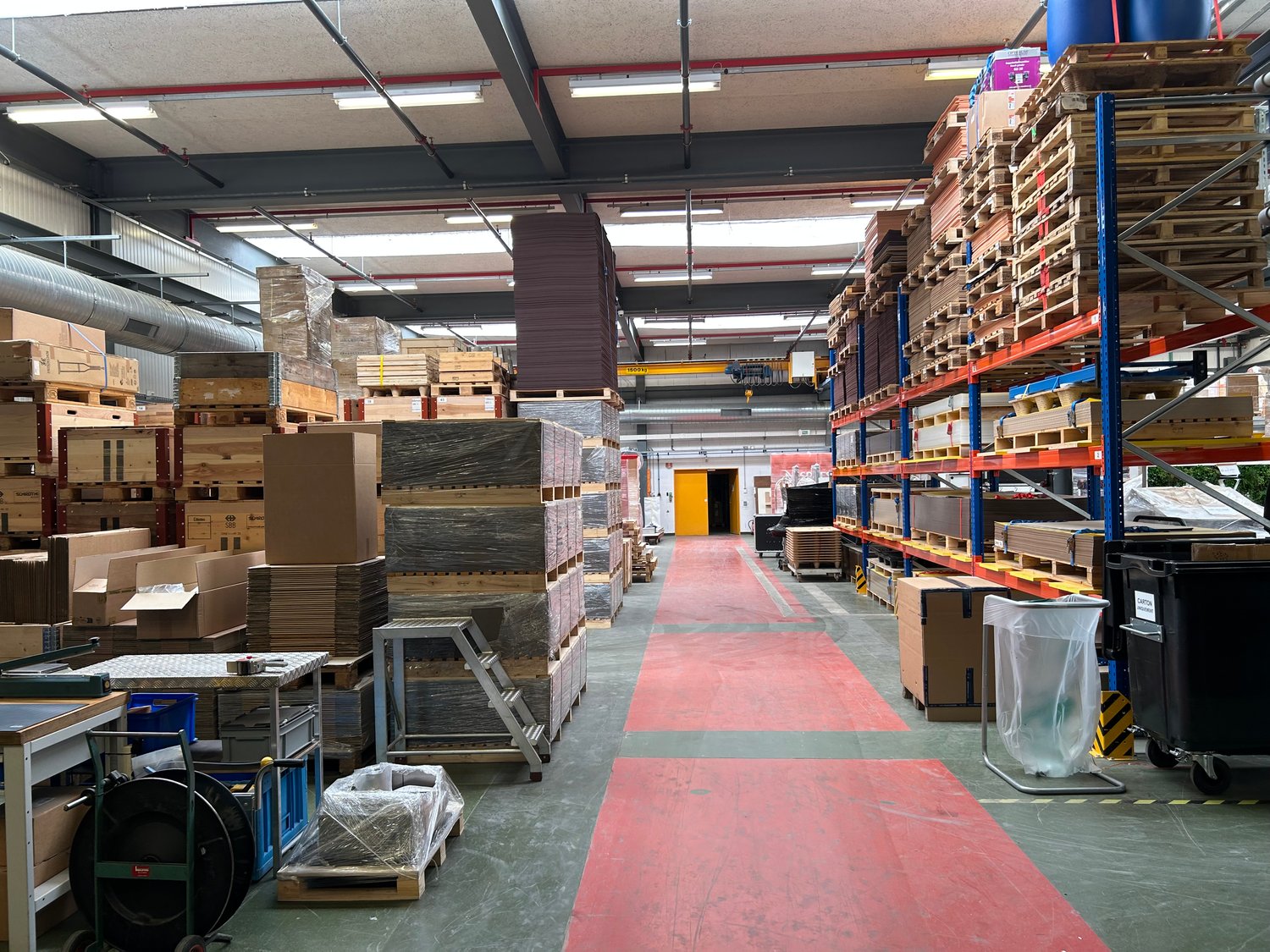 2133m² industrial object, photo 1 sur 6