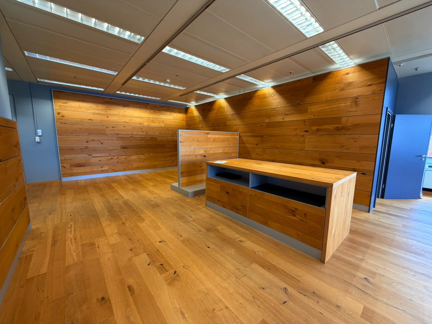 137m² commercial, photo 3 sur 9