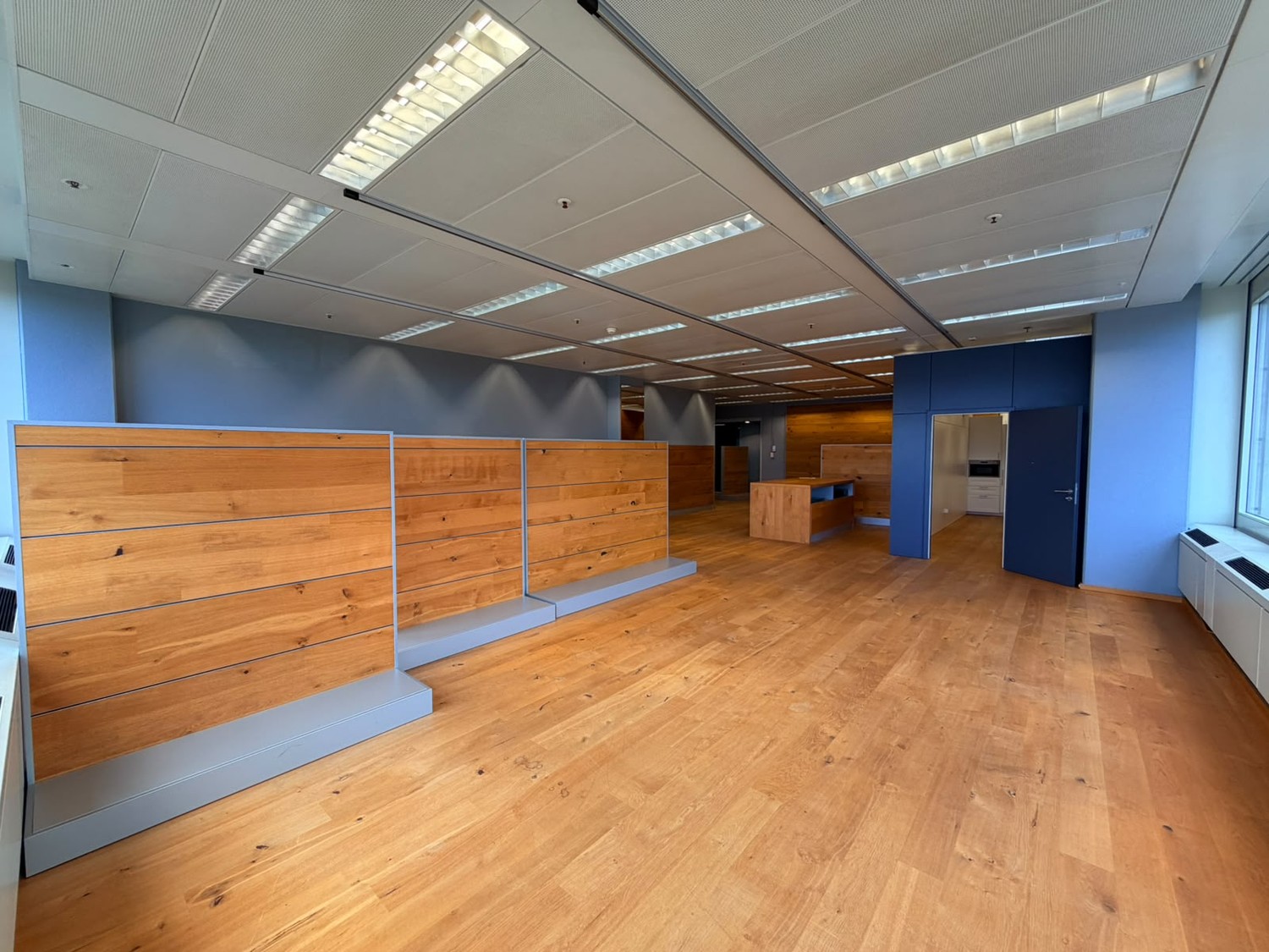137m² commercial, photo 1 sur 9