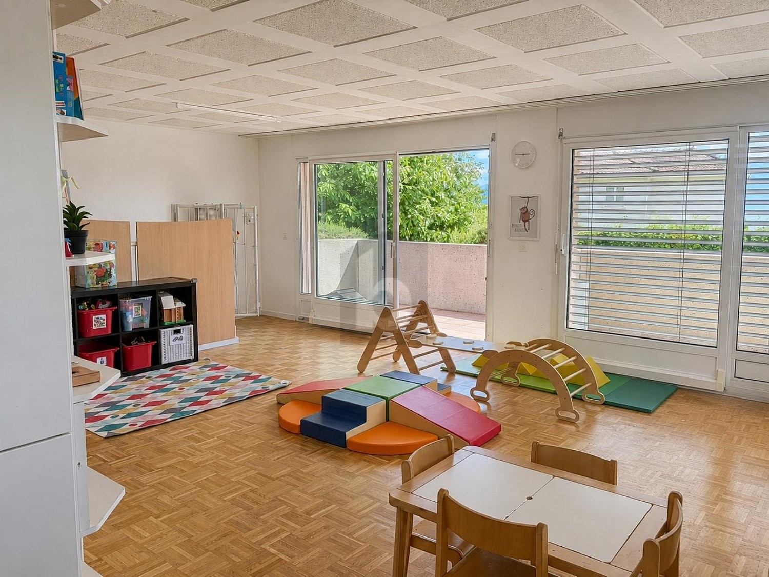 300m² office