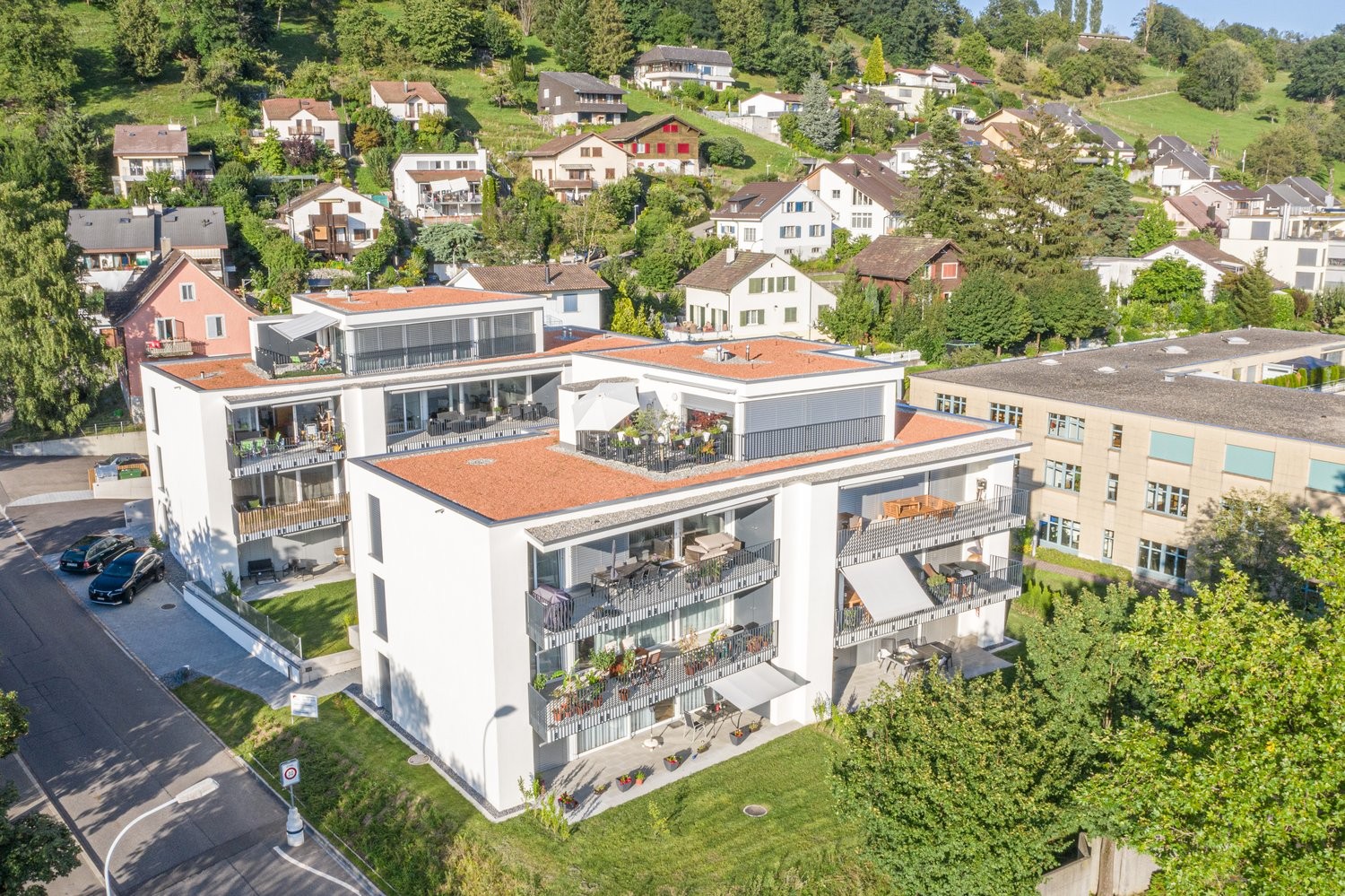 Place de moto

Nous louons immédiatement ou à convenir, à la Halbartenstrasse 1 + 3 à Wettingen, une place de moto pour CHF 30.00.

Intéressé ? Alors contactez-nous.