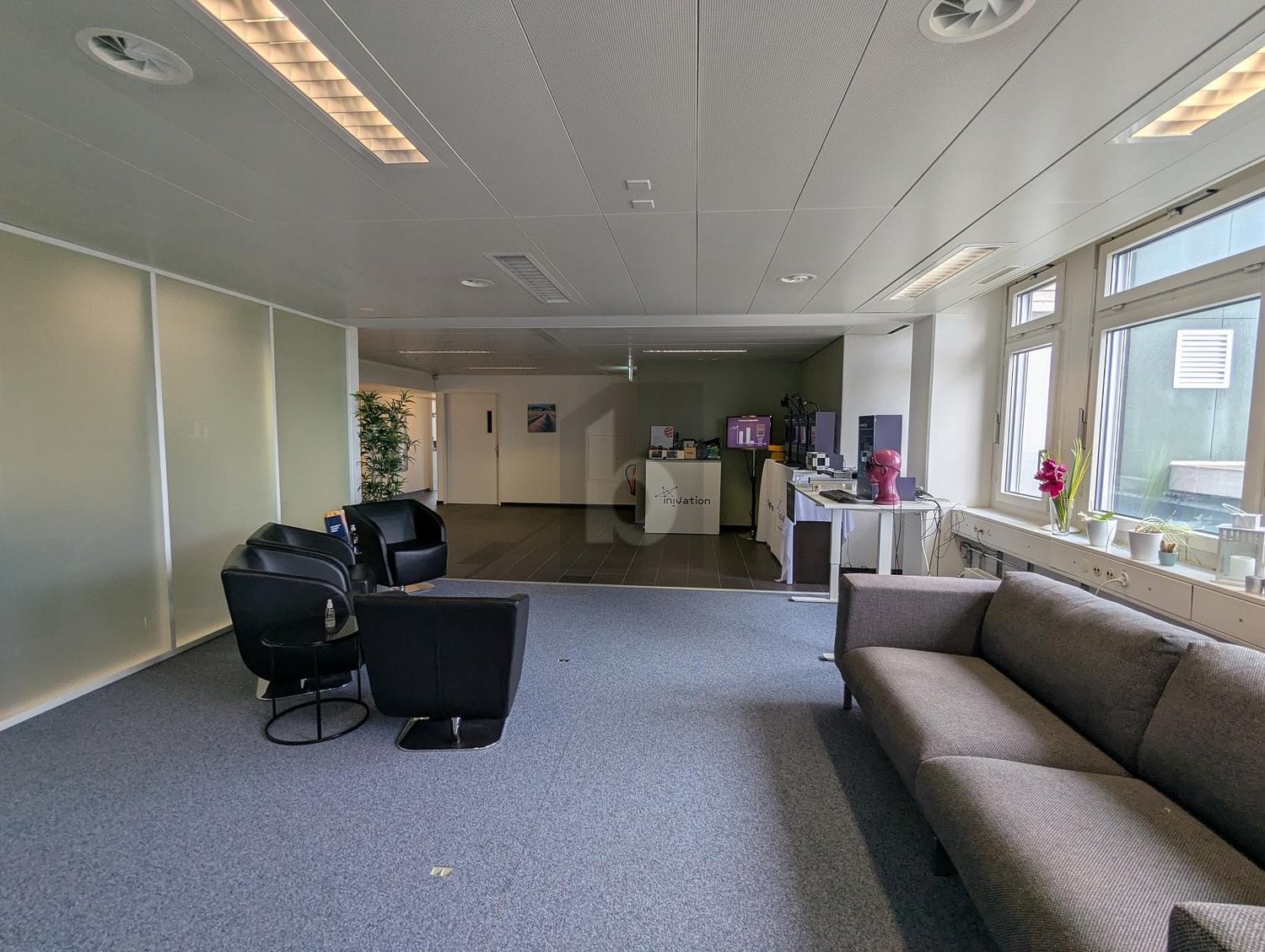837m² bureau, photo 2 sur 4