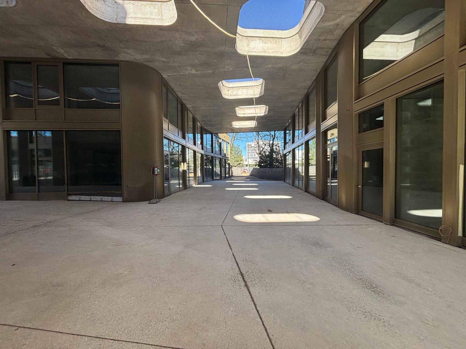 143m² arcade
