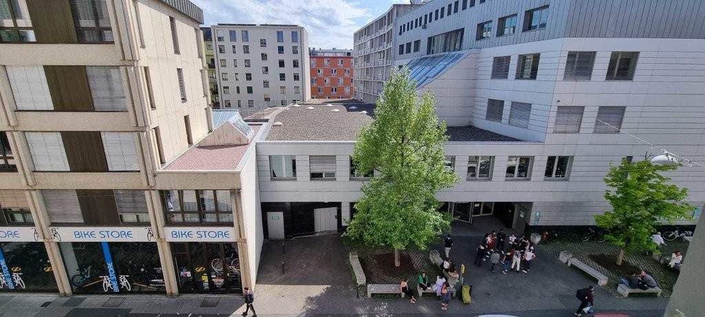 5 rooms apartment