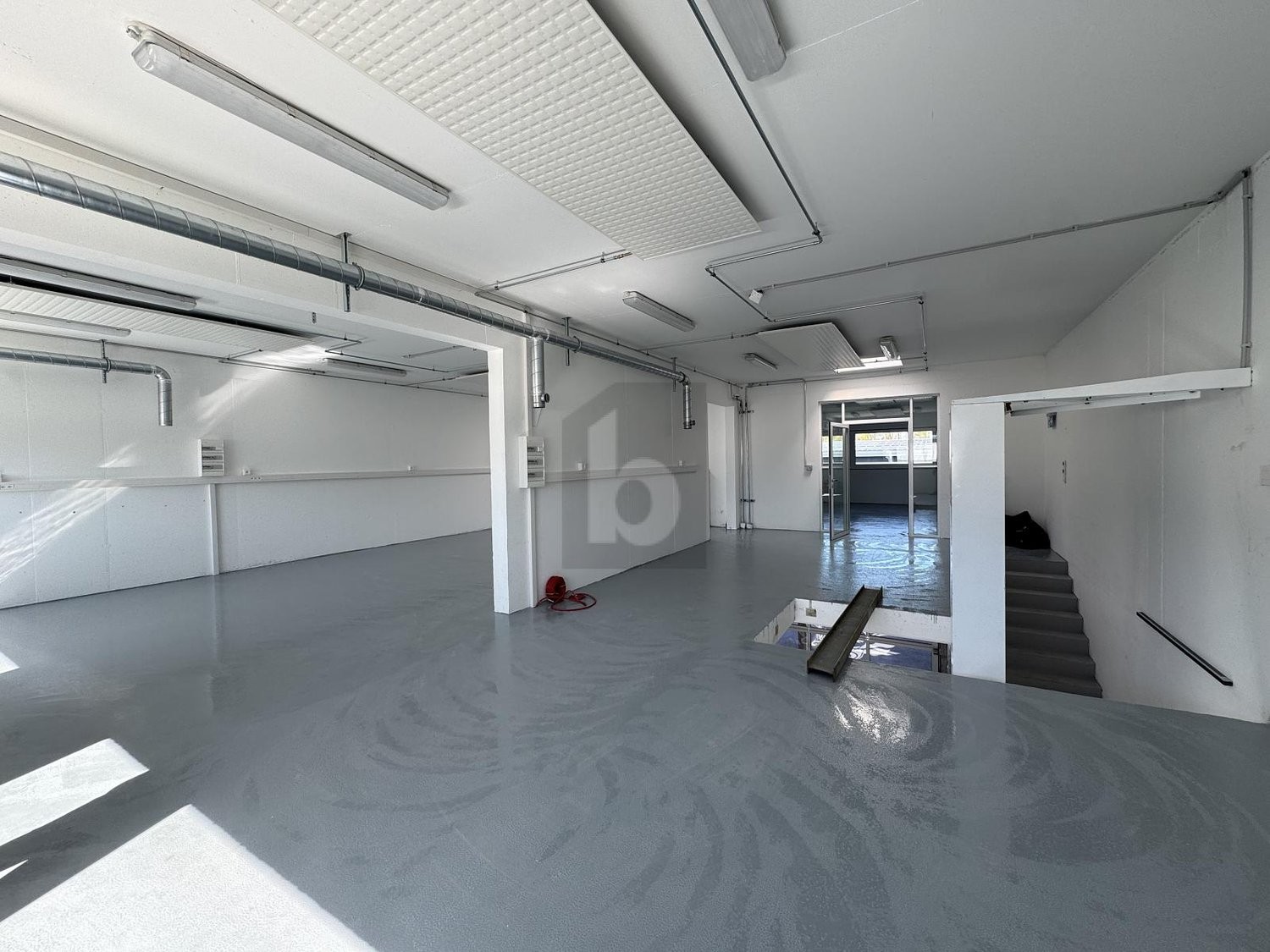 340m² industrial object, photo 3 sur 4